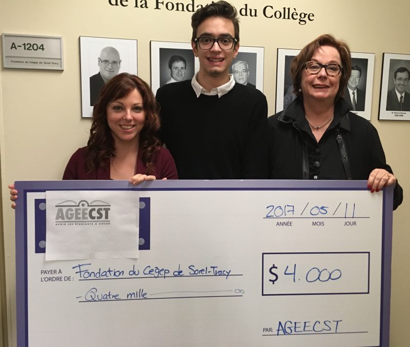 La directrice de la Fondation, Myriam Arpin, le président de l’AGEECST, Philippe Clément et la directrice générale du Cégep, Fabienne Desroches | Gracieuseté