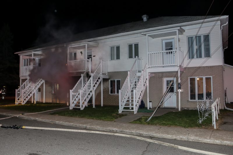 Un incendie s'est déclaré dans un logement situé sur la rue Mère d'Youville à Sorel-Tracy. | TC Média - Pascal Cournoyer