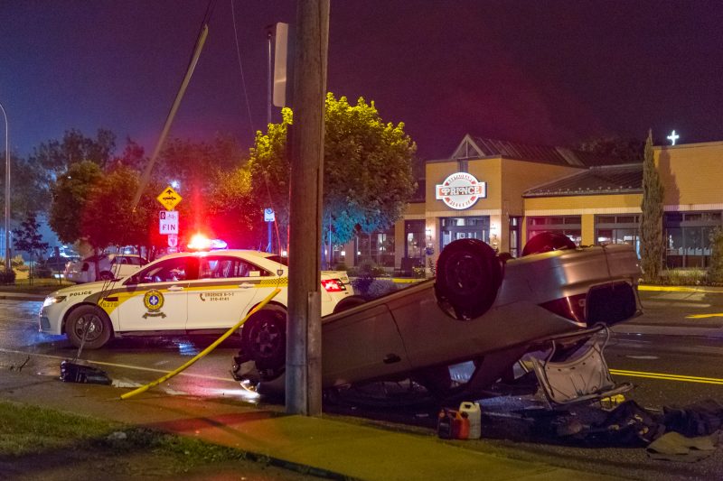 Un spectaculaire accident est survenu vers 12h45, le 15 juillet, sur la rue du Roi. | TC Média - Pascal Gagnon, PG PhotoGraphePascal Gagnon