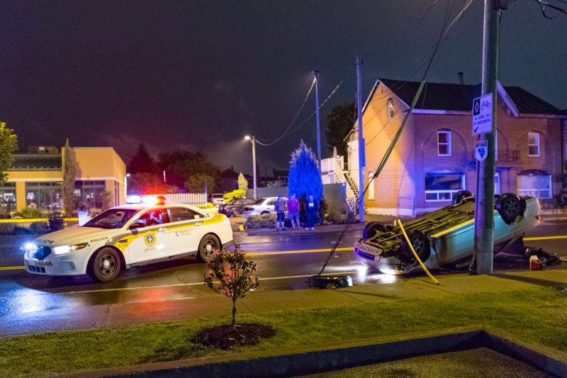 Un spectaculaire accident est survenu vers 12h45, le 15 juillet, sur la rue du Roi. | TC Média - Pascal Gagnon, PG PhotoGraphePascal Gagnon