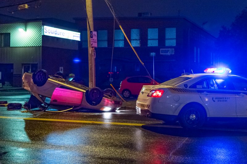 Un spectaculaire accident est survenu vers 12h45, le 15 juillet, sur la rue du Roi. | TC Média - Pascal Gagnon, PG PhotoGraphePascal Gagnon