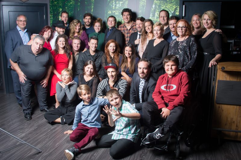 La soirée, organisée par Luc Denoncourt, Geneviève Ménard, Geneviève Péloquin et René Grenier, a réuni les comédiens Jason Roy-Léveillée, Mirianne Brûlé, Catherine Paquin-Béchard, Amélie Grenier, Louis-David Morasse, Roger Léger, Pierre-Yves Cardinal, Karen Elkin, Catherine De Sève, Jean-François Beaupré, Julie Ringuette, Pascal Morissette, Fred-Éric Salvail, la nageuse Katerine Savard, le pilote de course Alexandre Tagliani, l’animatrice Saskia Thuot et les chanteurs Marco Calliari, Matt Laurent et Marie-Élaine Thibert. | Photos par Philippe Manning, www.philippemanning.com
