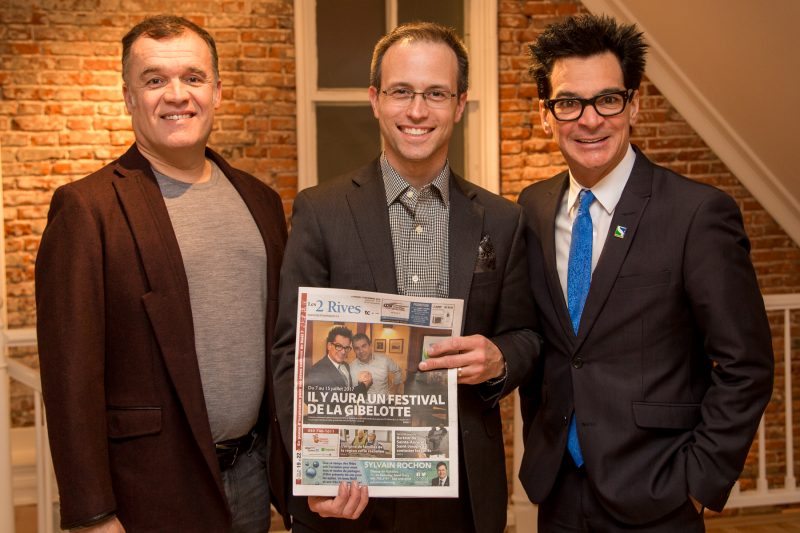 Sur la photo : le président de la Corporation des Fêtes du 375e anniversaire de la Ville de Sorel-Tracy, Sylvain Descheneaux, le directeur général des ventes de TC Media à Sorel-Tracy et du journal Les 2 Rives, Marcel Rainville et le maire de Sorel-Tracy, Serge Péloquin. | Photo: TC Média - Pascal Cournoyer