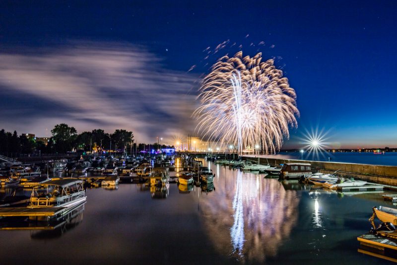 Les feux d'artifice du 23 juin 2016 au parc Regard-sur-le-Fleuve, gracieuseté de l'excellent Pascal Gagnon (PG Photographe). | PG PhotoGraphePascal Gagnon