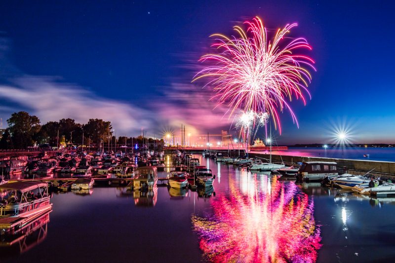 Les feux d'artifice du 23 juin 2016 au parc Regard-sur-le-Fleuve, gracieuseté de l'excellent Pascal Gagnon (PG Photographe). | PG PhotoGraphePascal Gagnon