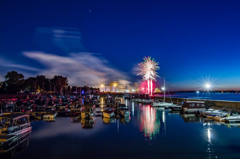 Les feux d'artifice du 23 juin 2016 au parc Regard-sur-le-Fleuve, gracieuseté de l'excellent Pascal Gagnon (PG Photographe). | PG PhotoGraphePascal Gagnon