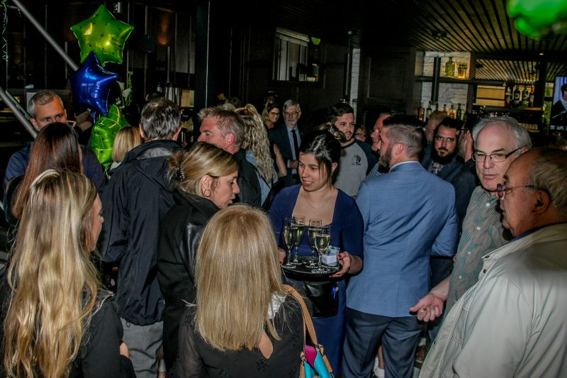 L'ouverture du Quartier Général s'est effectuée en compagnie d'élus, dignitaires et propriétaires des lieux. (Photo: Pascal Cournoyer)