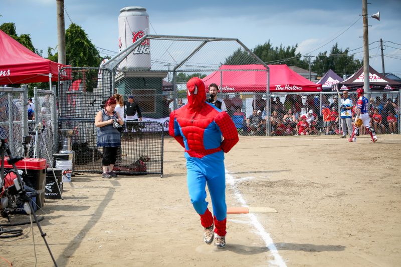 Les 4 Chevaliers ont croisé le fer avec des joueurs des Éperviers de Sorel-Tracy, le 1er septembre, au parc Pelletier. (Photo : Pascal Cournoyer)